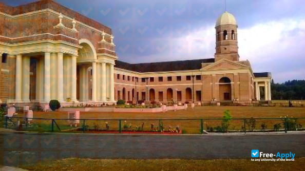 Foto de la Forest Research Institute #6