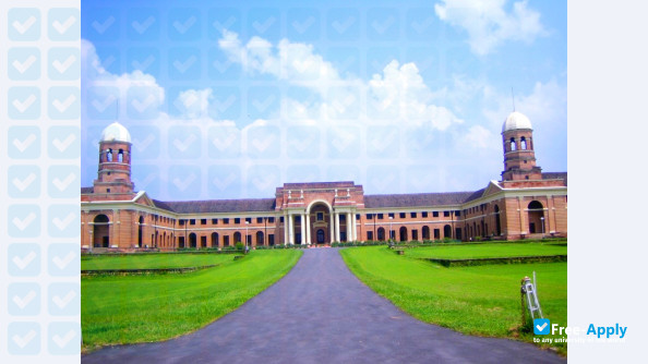 Foto de la Forest Research Institute #8