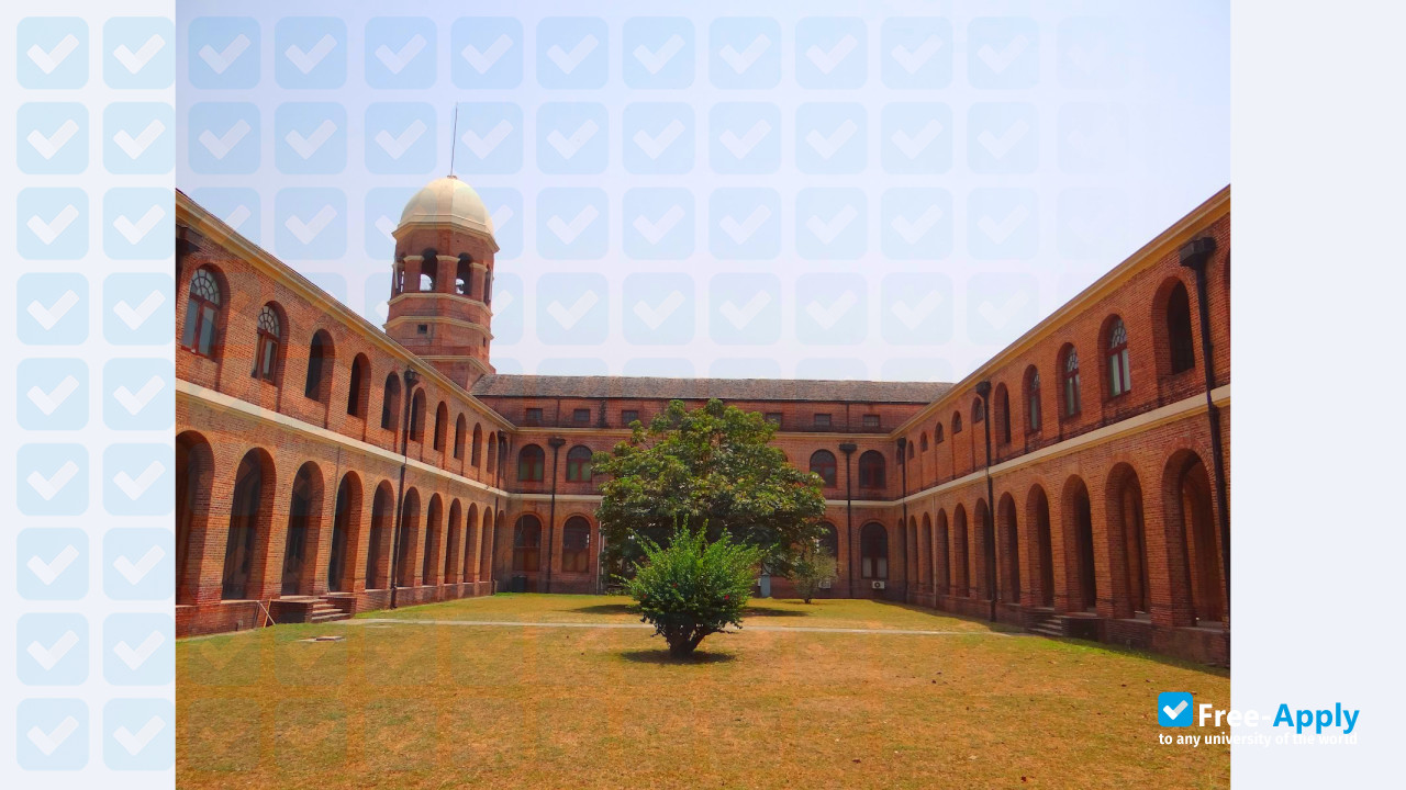 Foto de la Forest Research Institute #4