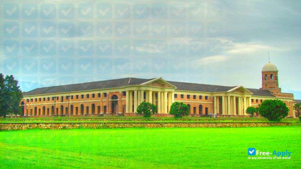 Foto de la Forest Research Institute #1