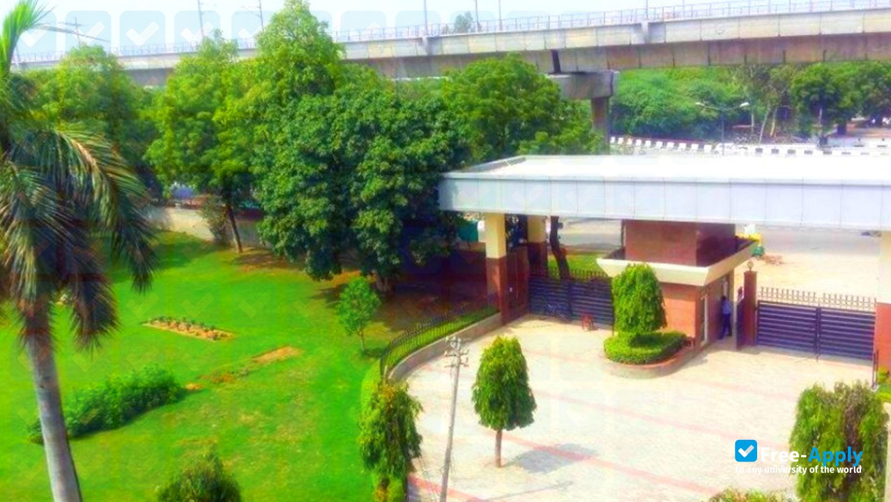 Atma Ram Sanatan Dharma College photo #3