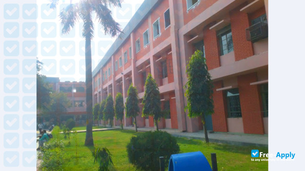 Atma Ram Sanatan Dharma College photo #2