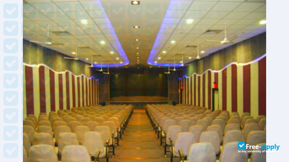 Photo de l’Ramnarain Ruia College #6