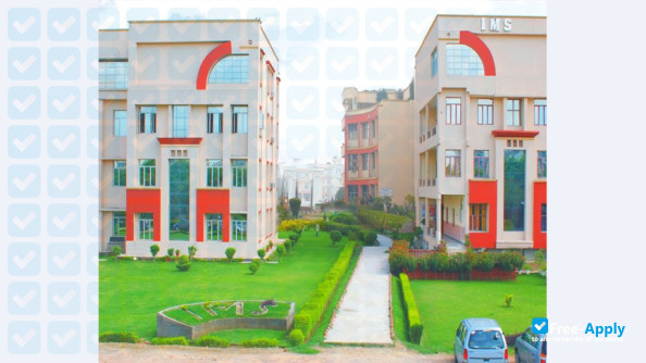Foto de la Noida Institute of Management Studies #1