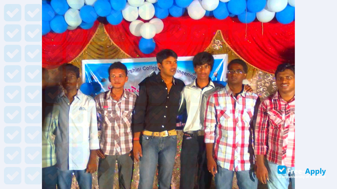 Foto de la Priyadarshini Engineering College #6