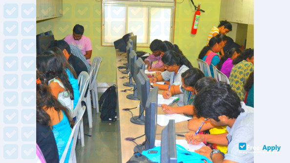 R.A. Podar College of Commerce & Economics photo #7