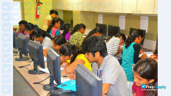 R.A. Podar College of Commerce & Economics photo #12