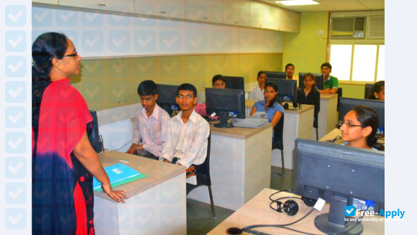 R.A. Podar College of Commerce & Economics photo #3