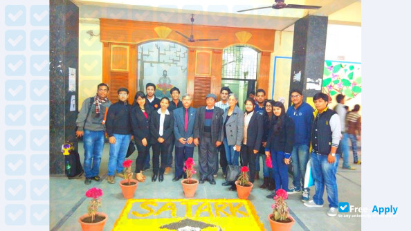 Foto de la Pannalal Girdharlal Dayanand Anglo Vedic College #7