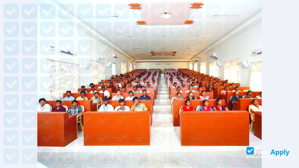 Foto de la Jayam College of Engineering and Technology #3