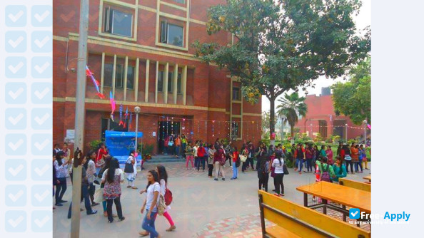 Vivekananda College University of Delhi фотография №9