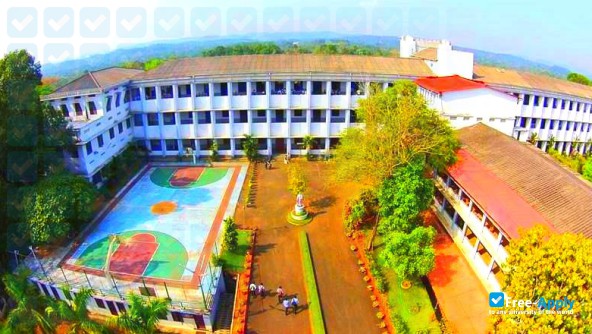 Foto de la Nirmala College #6