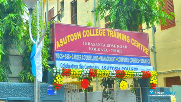Foto de la Asutosh College #8