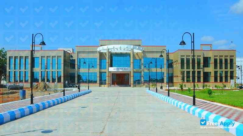 Tamil Nadu National Law School photo #5