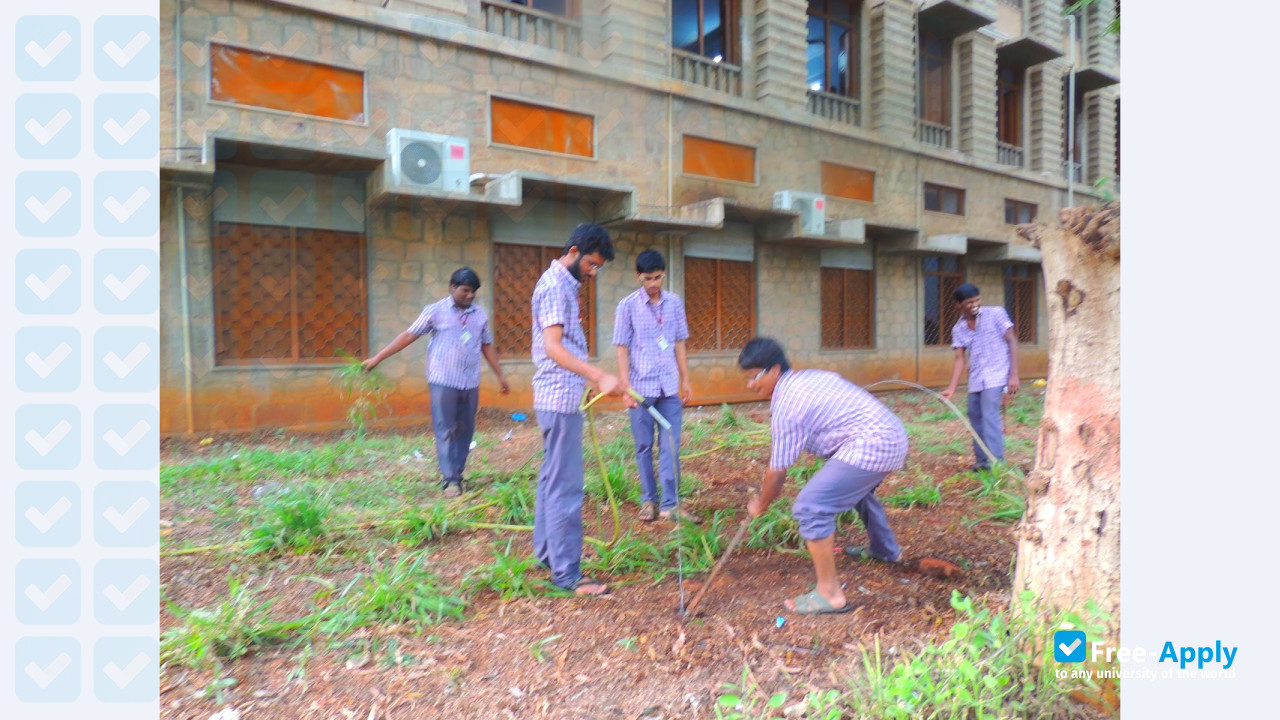 Foto de la Andhra Loyola College #9