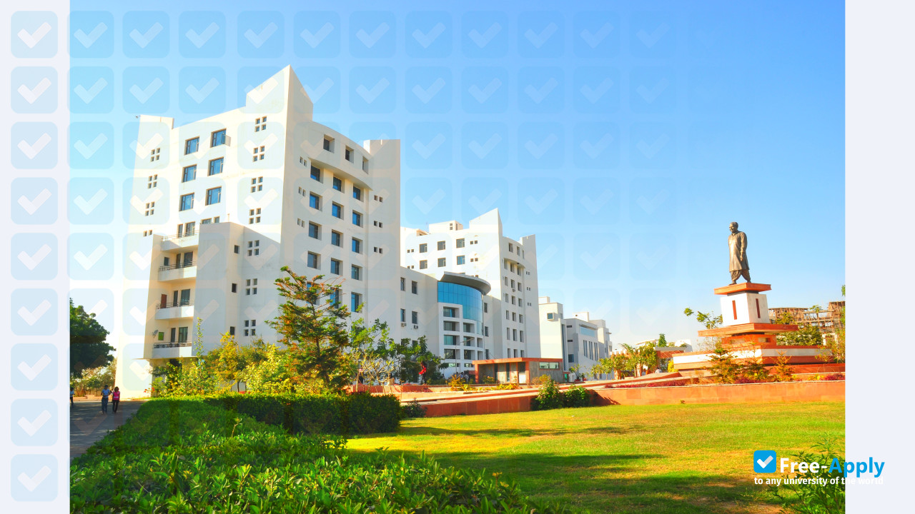 Suresh Gyan Vihar University фотография №7