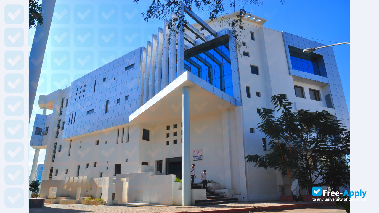 Suresh Gyan Vihar University фотография №8
