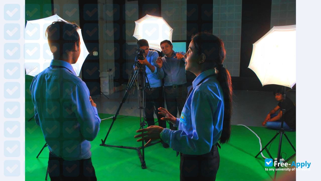 Photo de l’Himgiri Zee University #2
