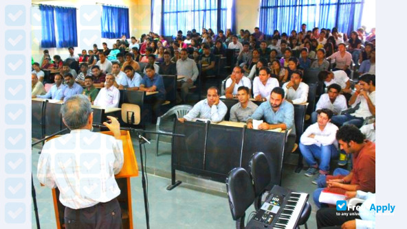 Photo de l’Himgiri Zee University #8