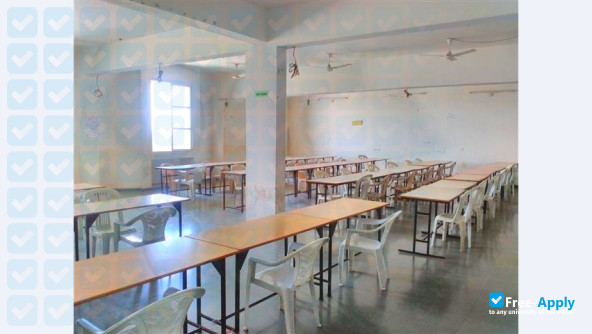 Foto de la C. K. Pithawala College of Engineering and Technology #7