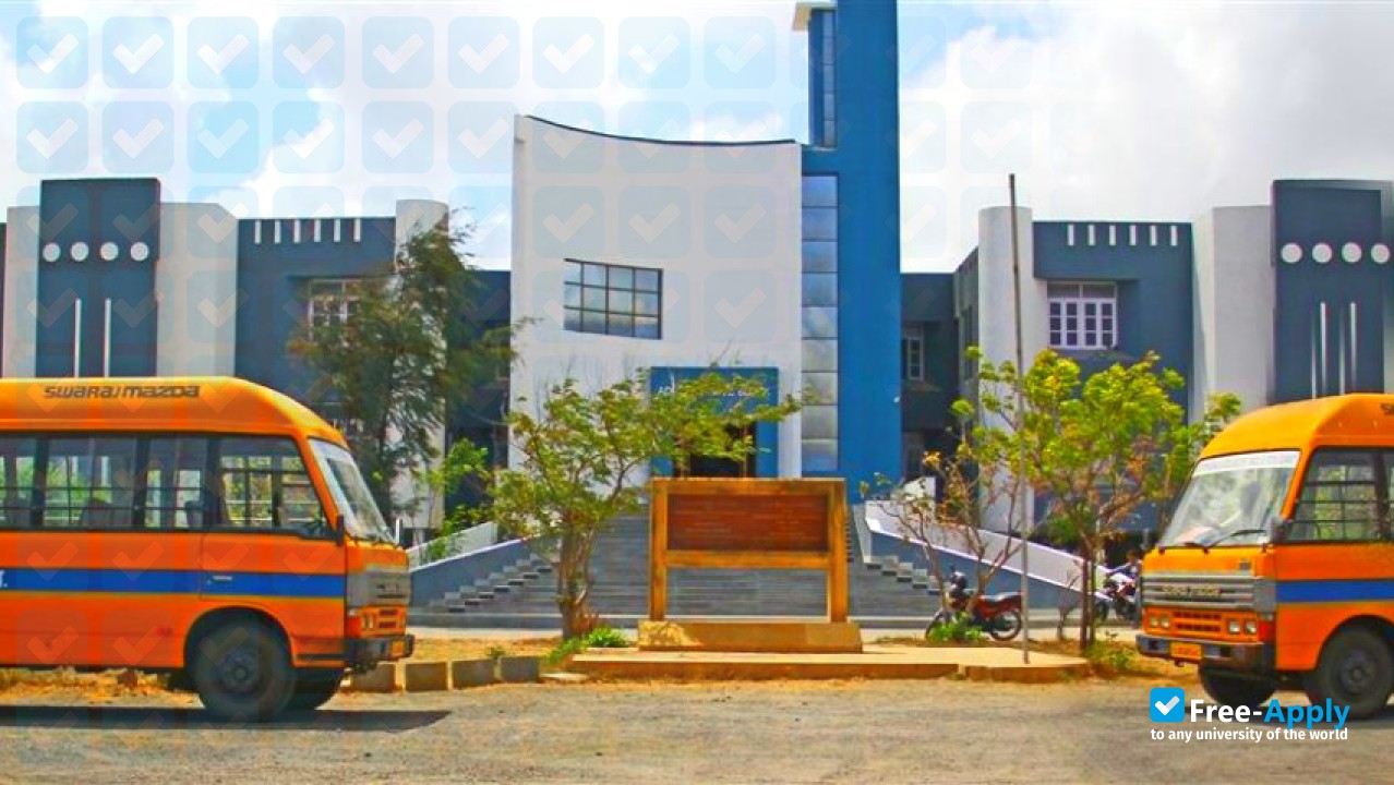 Photo de l’C. K. Pithawala College of Engineering and Technology #5