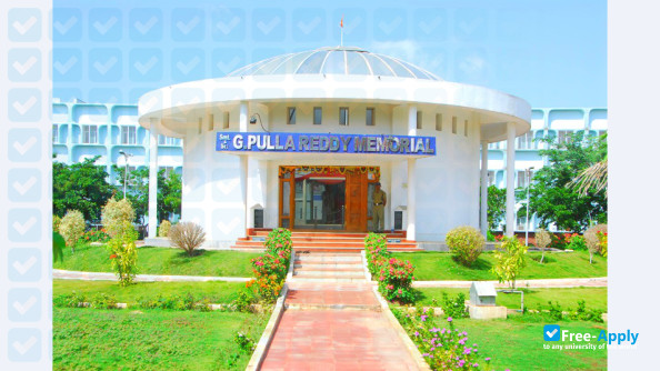 Pulla hotsell reddy college