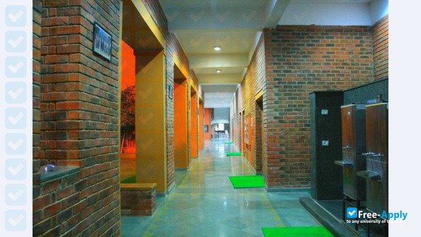 Institute of Management Technology фотография №1
