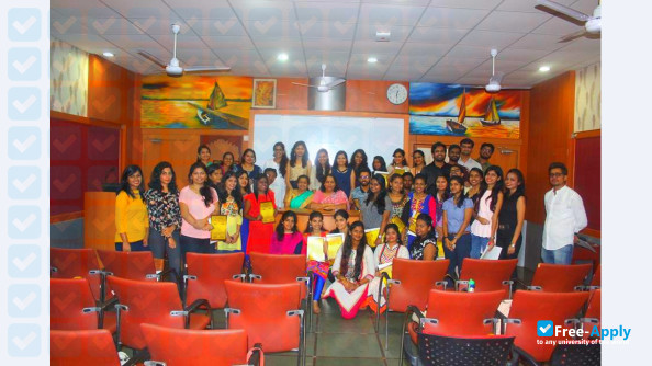 Foto de la Ramniranjan Jhunjhunwala College of Arts, Science & Commerce #1