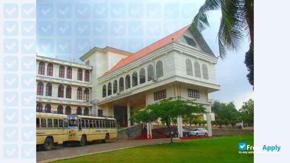 Photo de l’MET's School of Engineering #7
