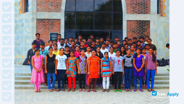 Foto de la A M Patel Institute of Computer Application Ganpat University #35
