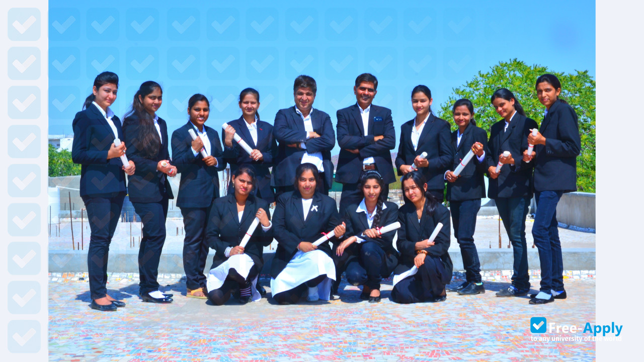 Foto de la Lachoo Memorial College #2