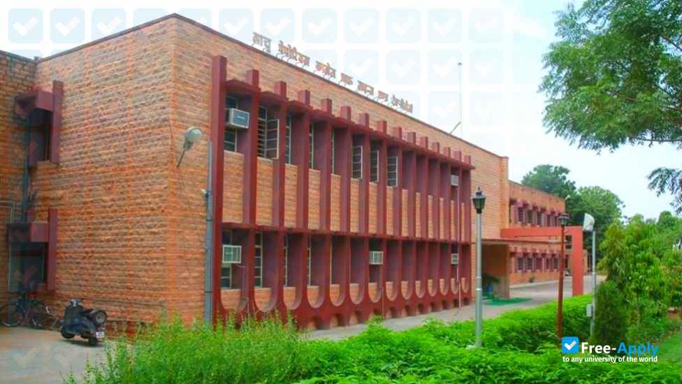 Foto de la Lachoo Memorial College #7