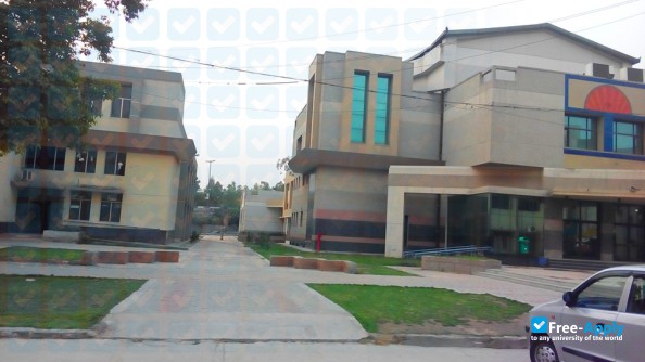Foto de la Satyawati College #2