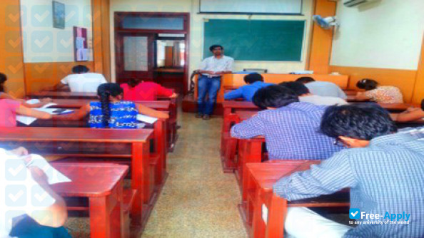 Principal K. M. Kundnani College of Pharmacy photo #2