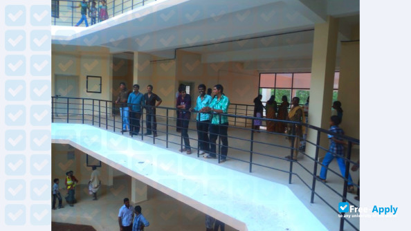 Foto de la College of Engineering Pathanapuram #1