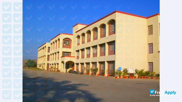 Shri Vaishnav Institute of Technology & Science фотография №8
