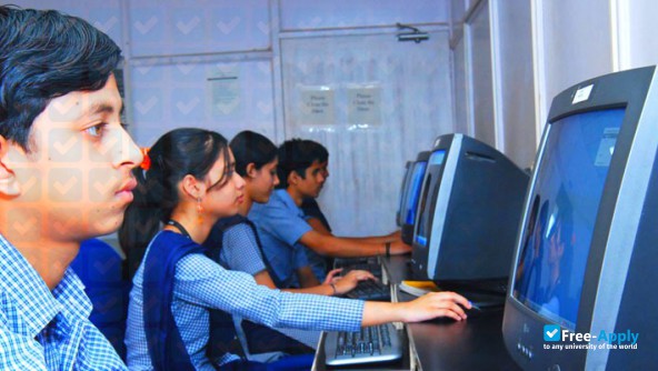 Photo de l’Royal School of Management and Technology #6