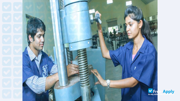 Photo de l’Alpha College of Engineering and Technology #3