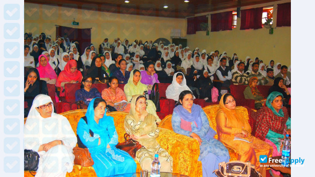 Foto de la Government College for Women Nawakadal Srinagar #12