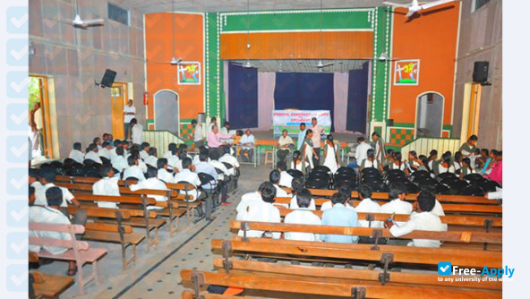 Foto de la Sri Y N College #2