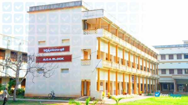 Foto de la Sri Y N College #4