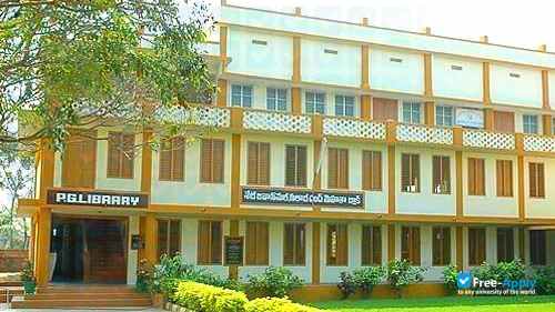Foto de la Sri Y N College #6