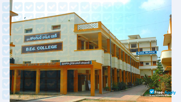 Foto de la Sri Y N College #10