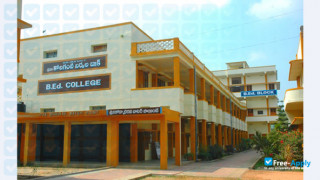 Miniatura de la Sri Y N College #9