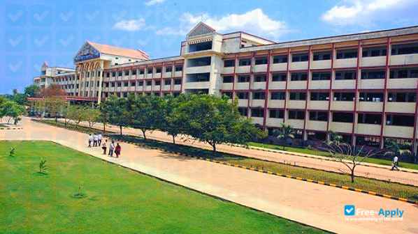 Foto de la Meenakshi Academy of Higher Education and Research #5