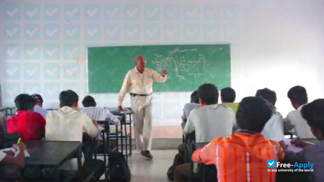 Mookambigai College of Engineering photo #8