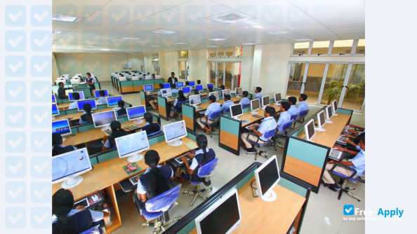 Photo de l’Universal Engineering College #7