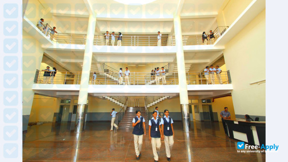 Photo de l’Universal Engineering College #2