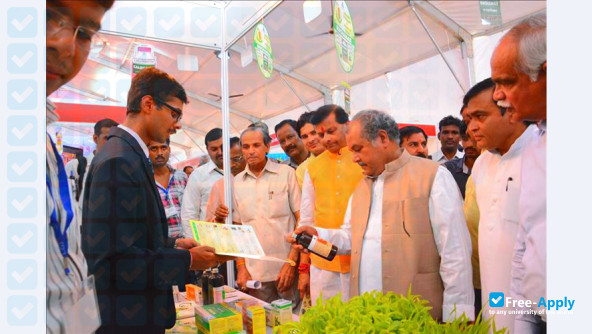 Foto de la Rajmata Vijayaraje Scindia Krishi Vishwa Vidyalayadouble-dagger #3