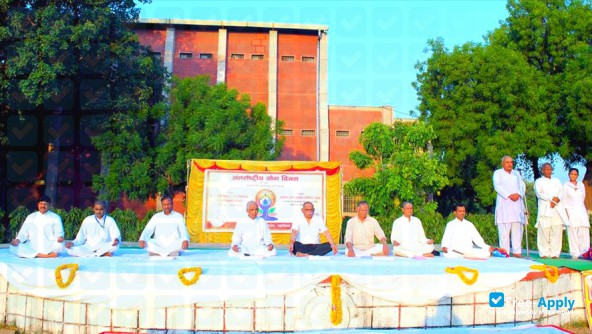 Foto de la Rajmata Vijayaraje Scindia Krishi Vishwa Vidyalayadouble-dagger #2